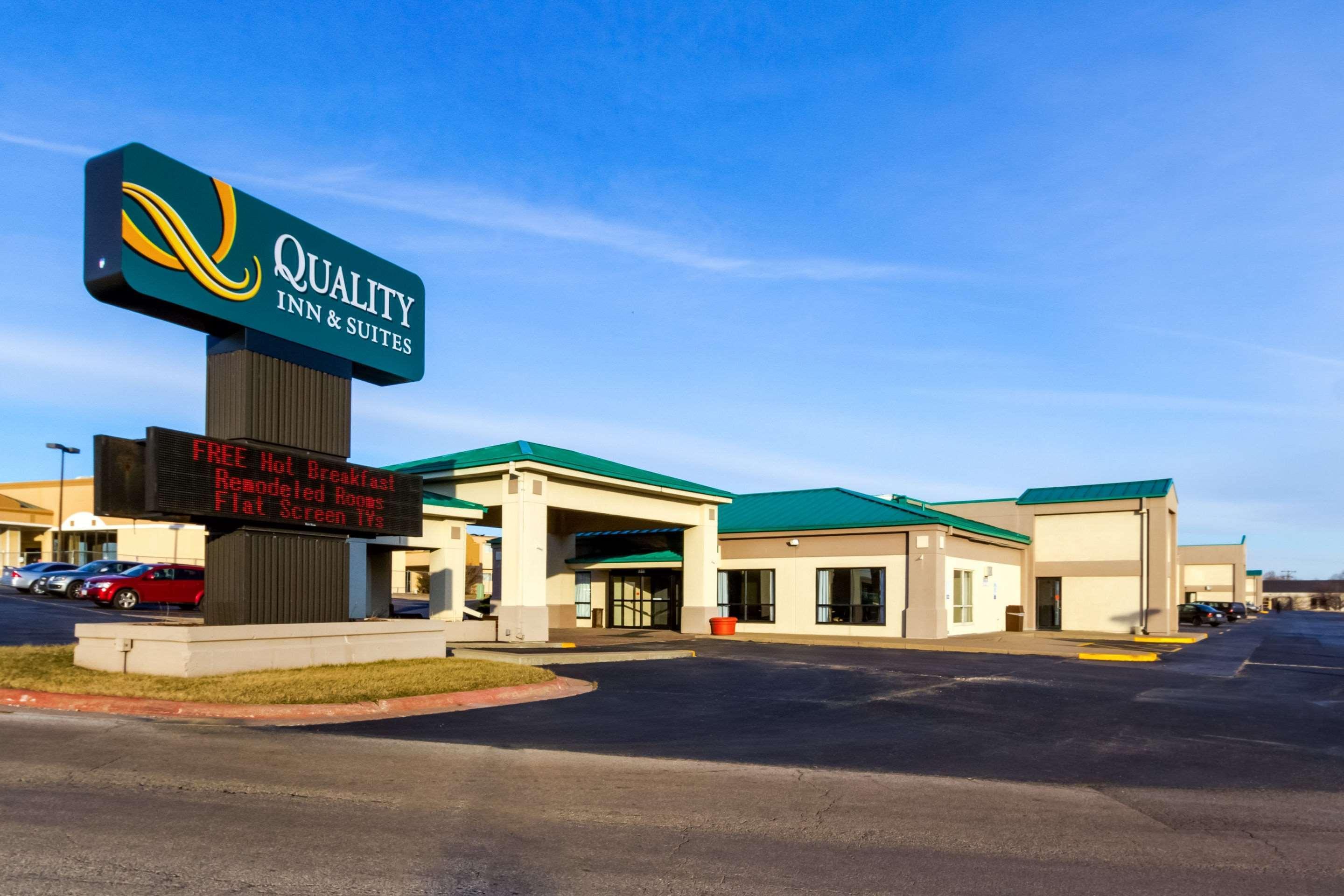 Quality Inn & Suites Moline - Quad Cities المظهر الخارجي الصورة