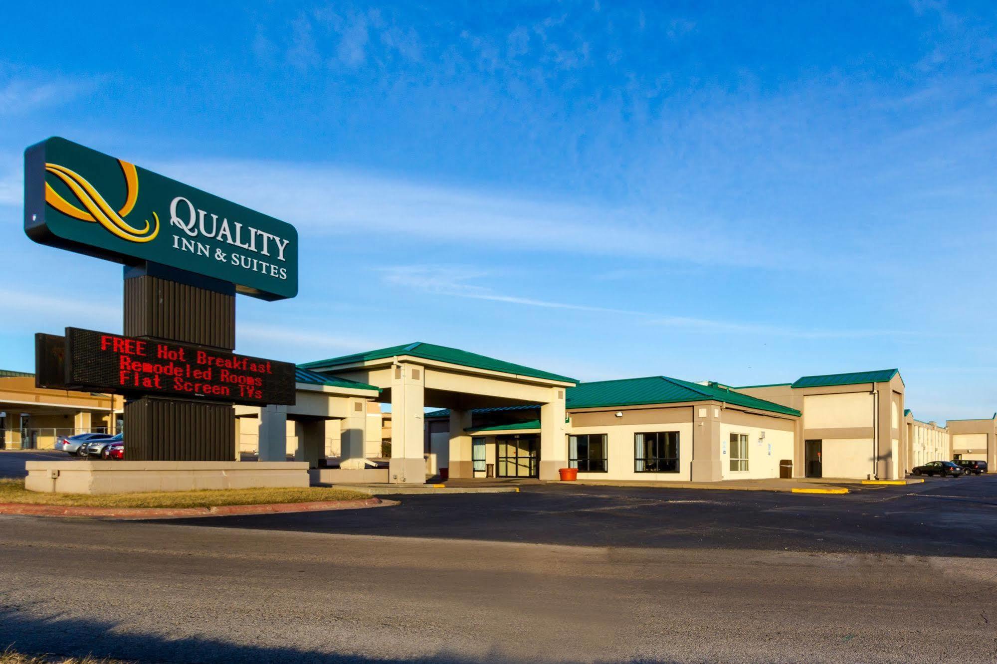 Quality Inn & Suites Moline - Quad Cities المظهر الخارجي الصورة